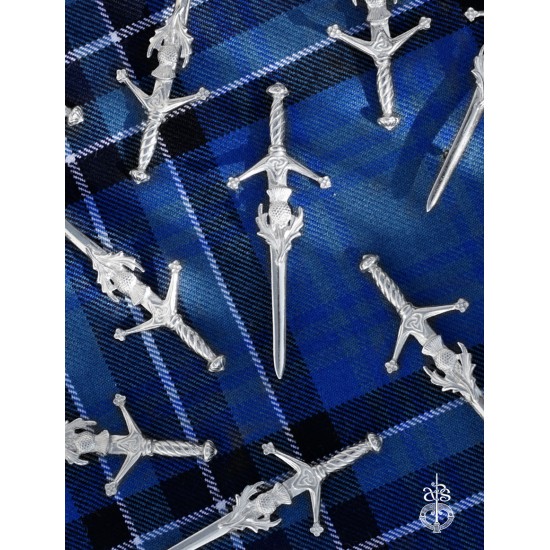 097 Claidhmhor with Thistle Kilt Pin